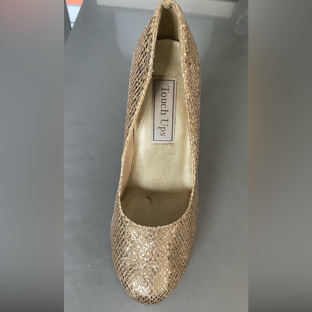 Women’s Gold Sparkle Pump size 5.5 by Touch Ups. - Picture 13 of 14